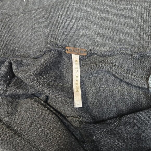 NWT Nordstrom POOF APPAREL Dark Gray Textured Sweater Mini Skirt Size Large - Picture 2 of 6